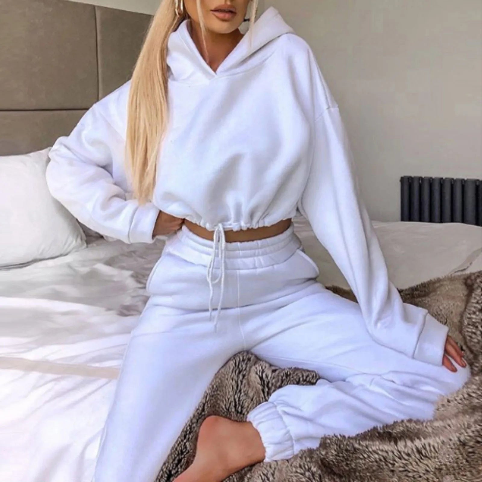 Oversized women's tracksuit – hoodie &amp; sweatpants set