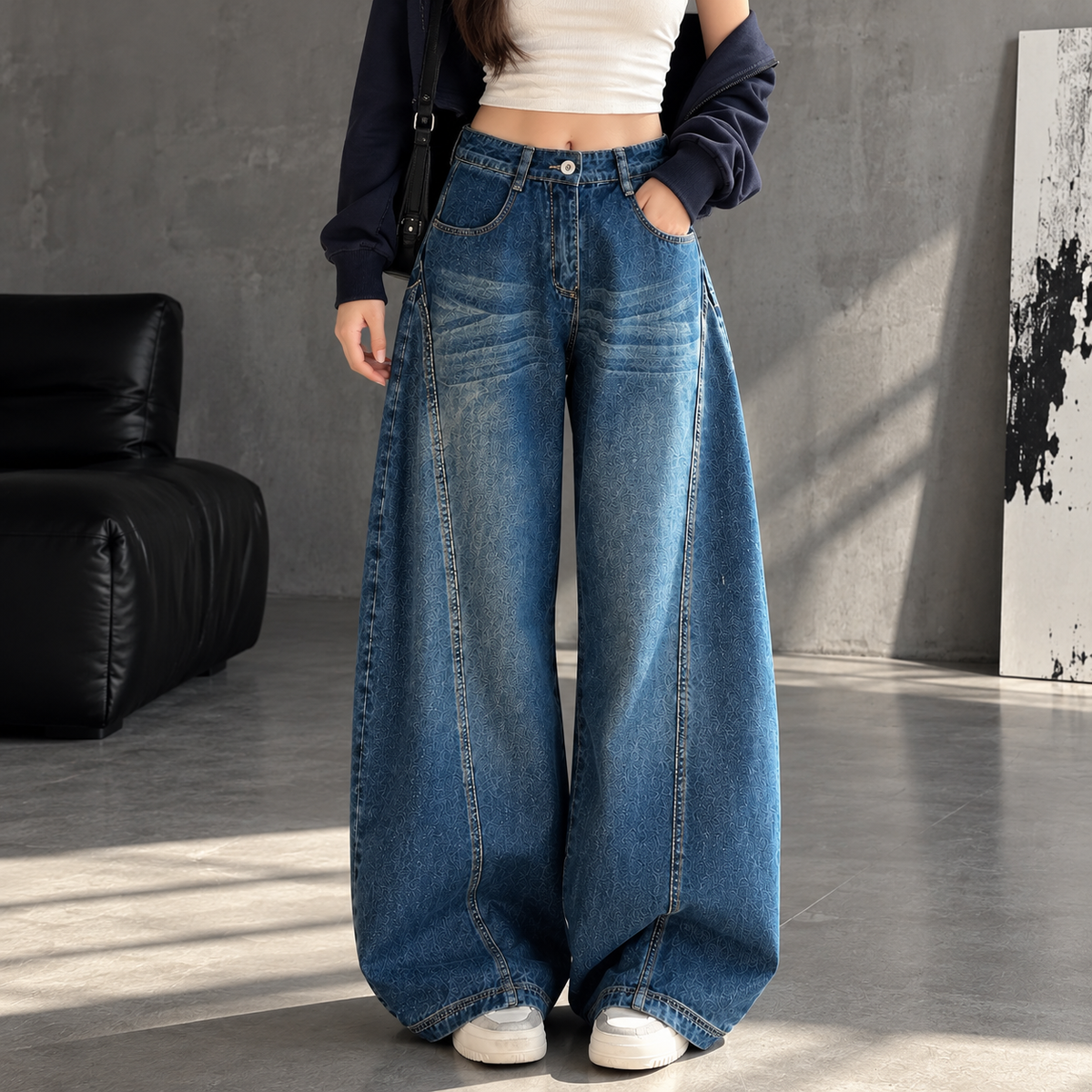 Dunkle Barrel-Jeans im modernen Alltagslook