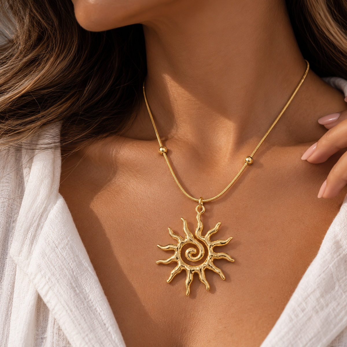 Minimalistische Damen-Halskette mit Sonnenanhänger – 45 cm – Produktansicht 2