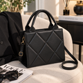 Handtasche mit Rautenmuster in Schwarz, Produktansicht