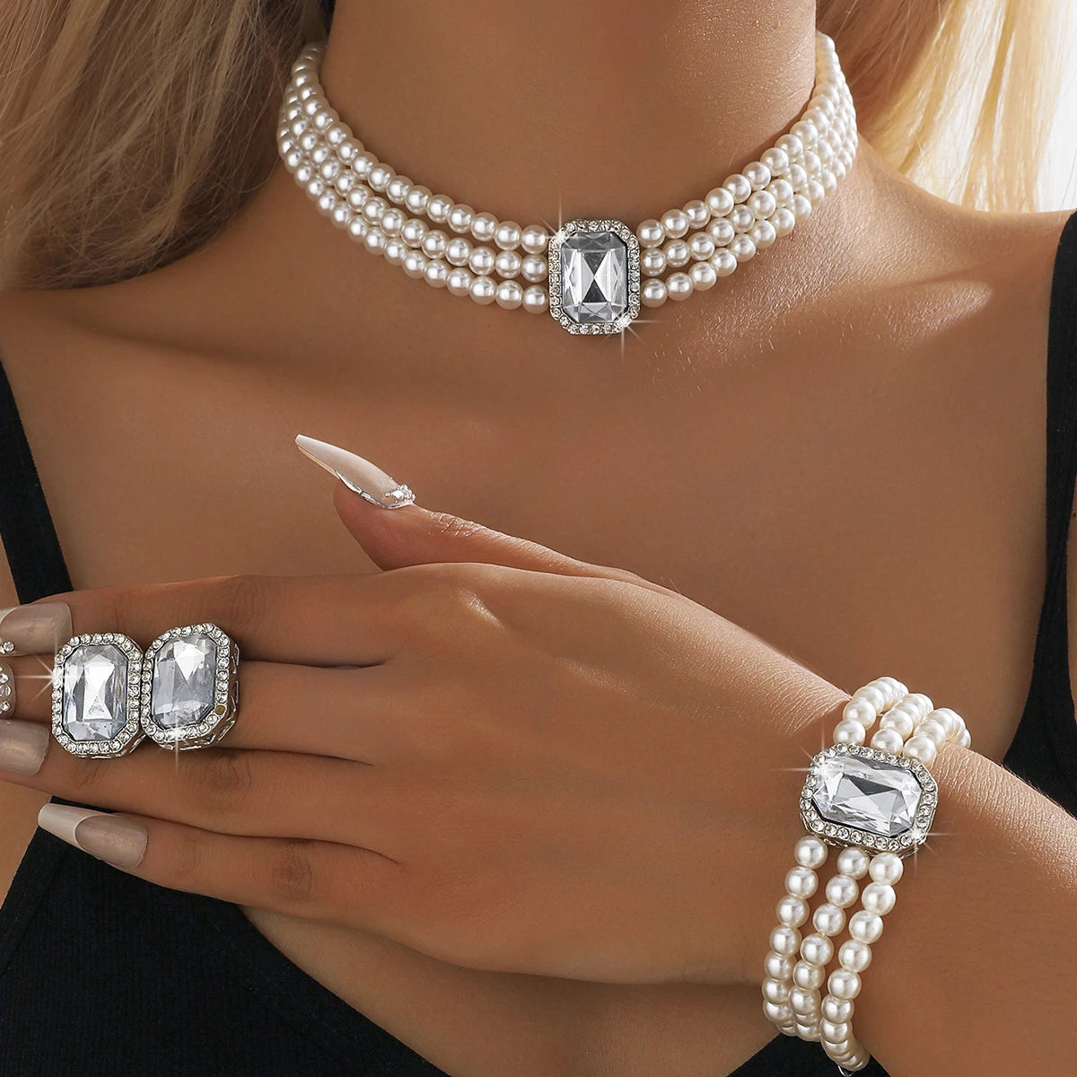 „Perlen-Schmuckset in Weiß – Halskette, Armband und Ohrringe – Liwial“