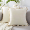 Boho Samt-Kissenhülle 45 × 45 cm mit Pompons – Produktansicht
