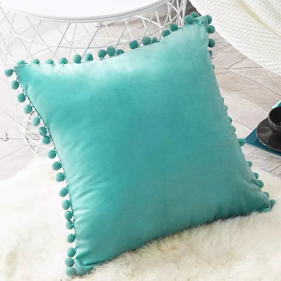 Boho Samt Kissenhülle 45×45 cm – Weiche Deko-Kissenhülle mit Pompoms für Sofa & Wohnzimmer