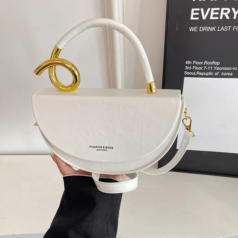 Elegante Damen Umhängetasche – Zeitlose Crossbody-Tasche mit Golddetails, kompakt & stilvoll