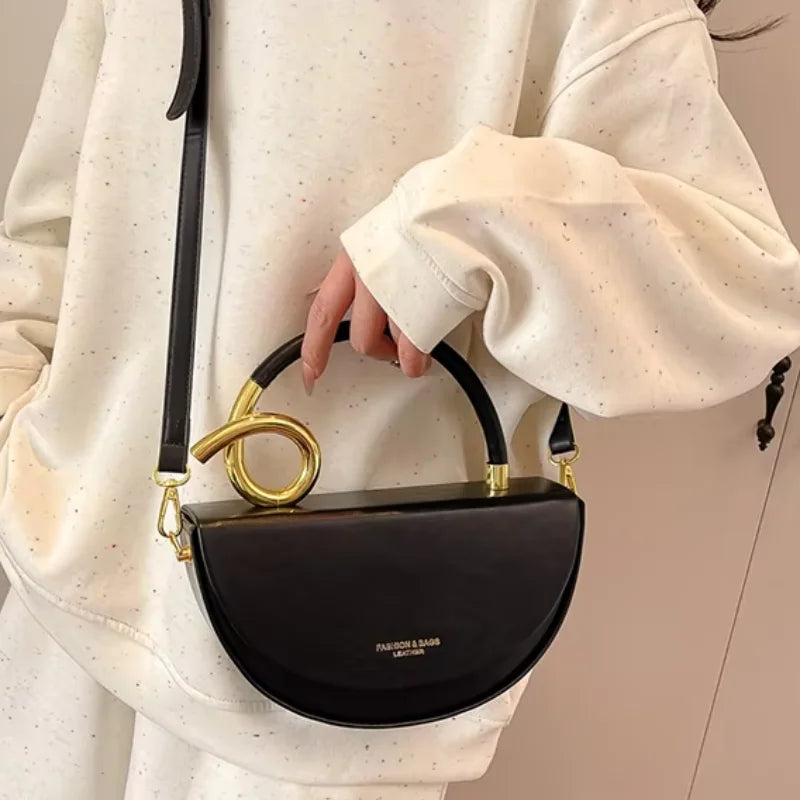 Elegante Damen Umhängetasche – Zeitlose Crossbody-Tasche mit Golddetails, kompakt & stilvoll