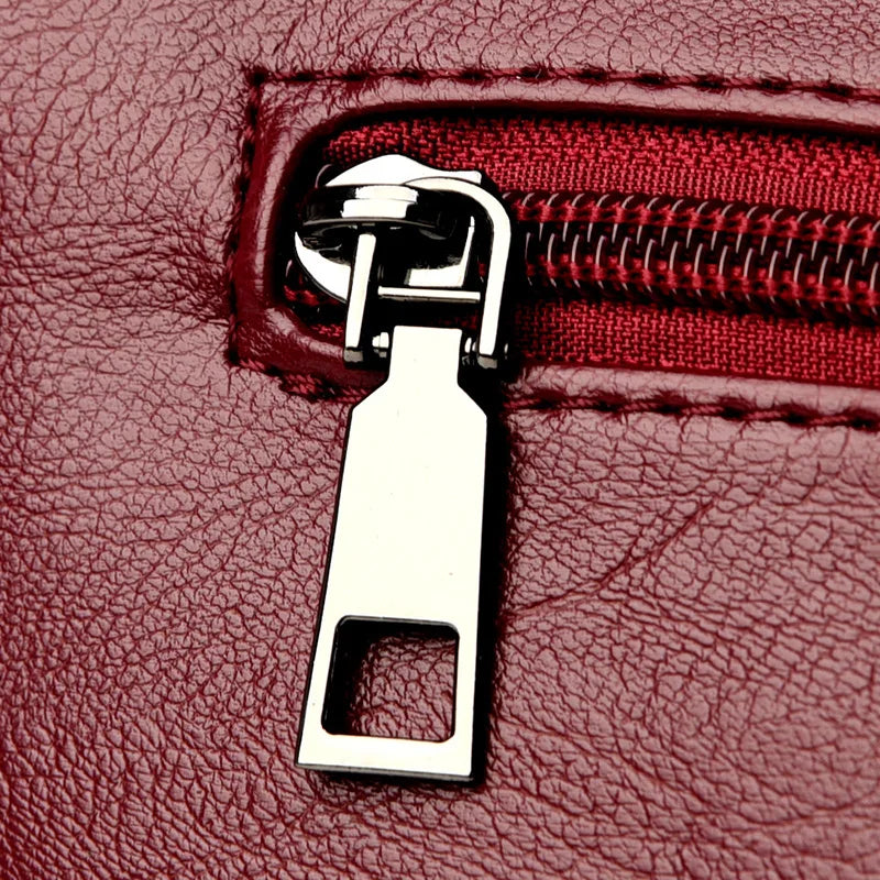 Stilvolle, kleine Umhängetasche mit edlem Finish – perfekt für Alltag, Shopping und Reisen.