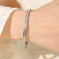 Elegante Zirkonia-Armspange aus Edelstahl in Silber