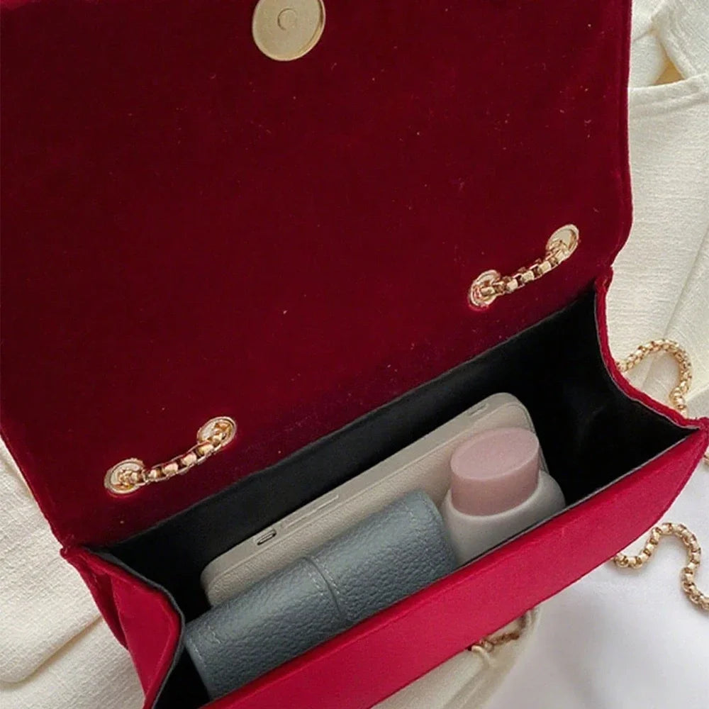 Elegante Samt-Crossbody-Tasche mit Kettenriemen