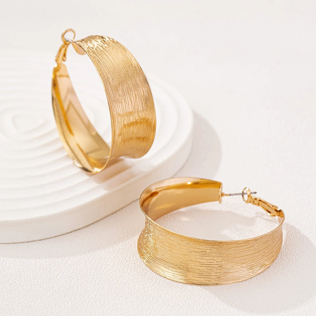 Elegante Gold-Ohrringe – Minimalistische gebürstete Creolen für jeden Anlass