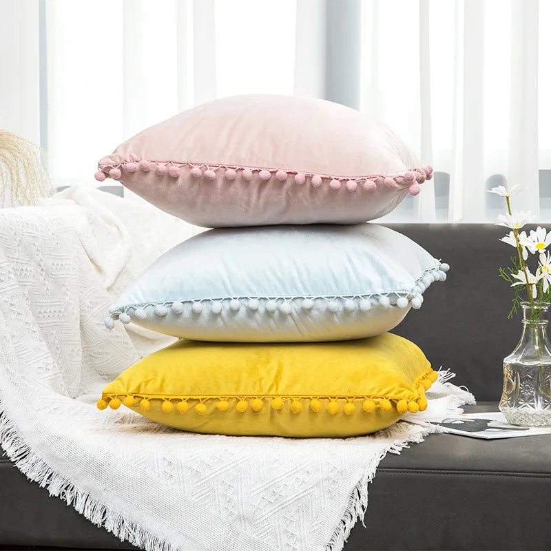 Boho Samt Kissenhülle 45×45 cm – Weiche Deko-Kissenhülle mit Pompoms für Sofa & Wohnzimmer