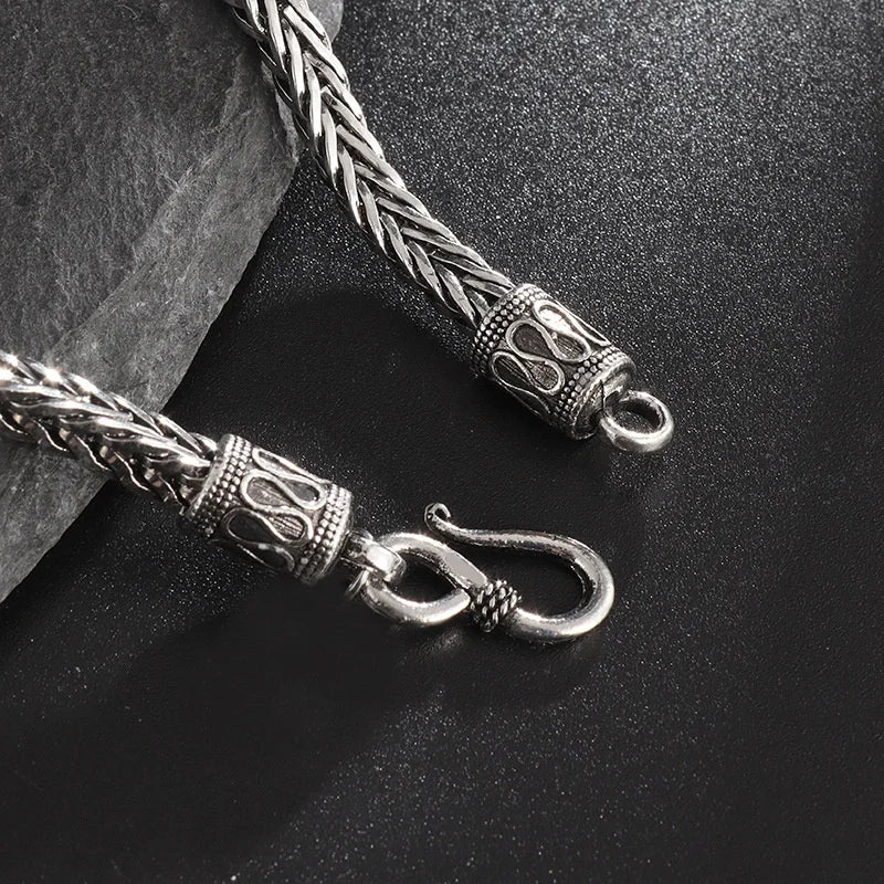 Zeitloses Herrenarmband – Detailaufnahme