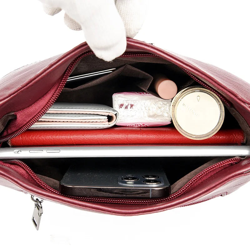 Stilvolle, kleine Umhängetasche mit edlem Finish – perfekt für Alltag, Shopping und Reisen.