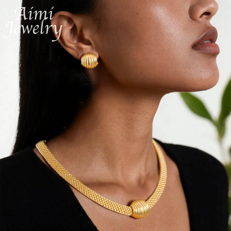 Elegantes Gold Schmuckset – Halskette, Armband & Ohrringe

Damen Schmuck für Hochzeit & Party – Gold

Luxus Design – Schmuckset 3-teilig