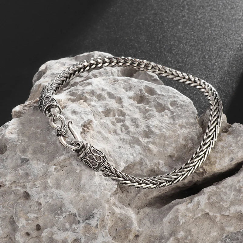 Minimalistisches Herrenarmband aus Edelstahl in Silber