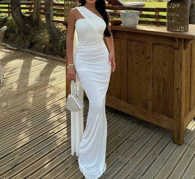 Elegantes Halterneck-Abendkleid mit Schlitz – Rückenfrei & Luxus-Look