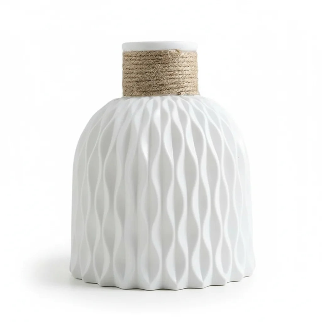 Deko-Vase im nordischen Stil mit gefalteter Form