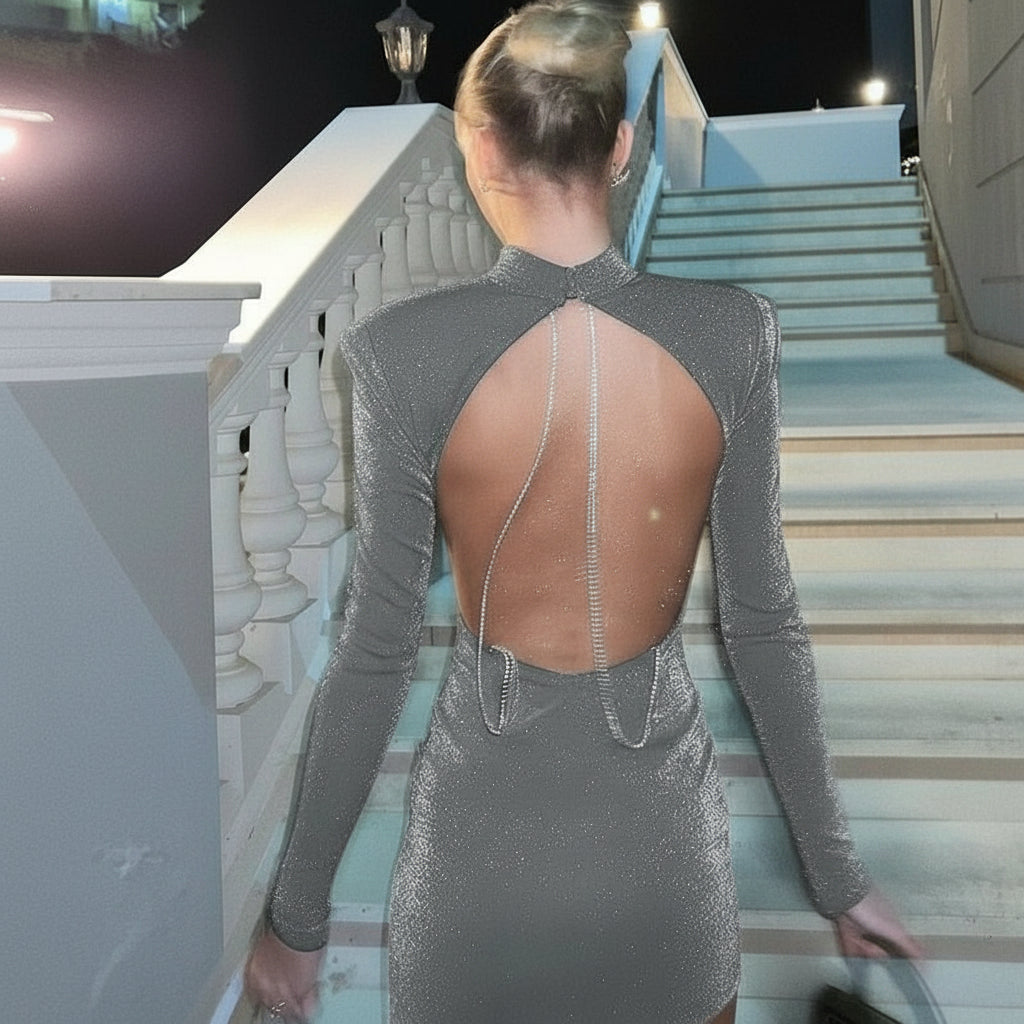 Elegantes Rückenfreies Partykleid mit Ketten-Detail – Langarm, figurbetont & glitzernd