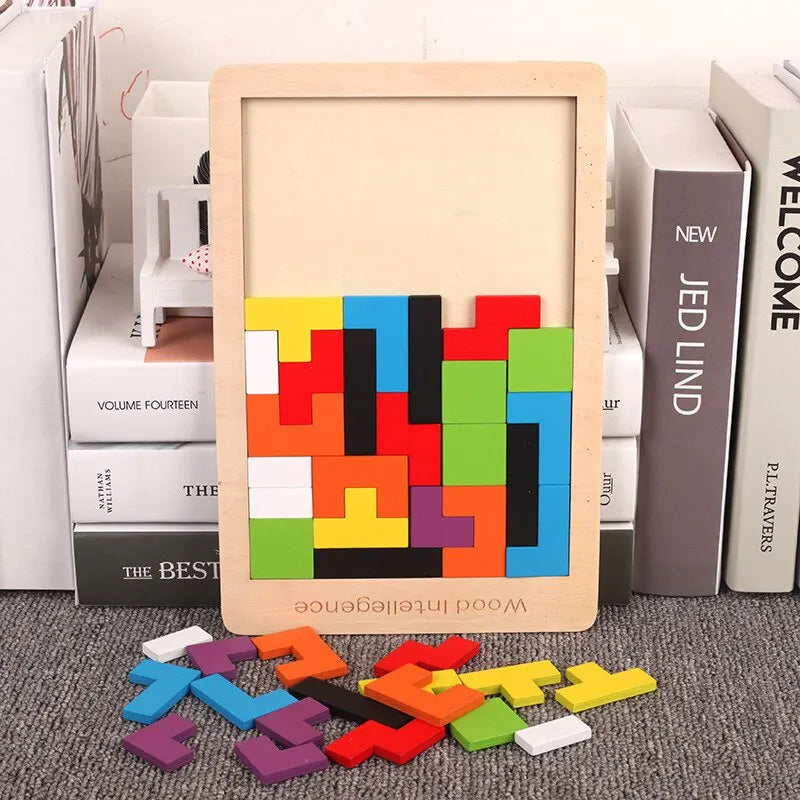 Kreatives Tetris-Holzpuzzle zur Förderung von Logik, Farbenlernen & Motorik – ideal für Kinder ab 3 Jahren.