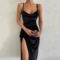 Samt-Midikleid mit Beinschlitz und Spaghettiträgern