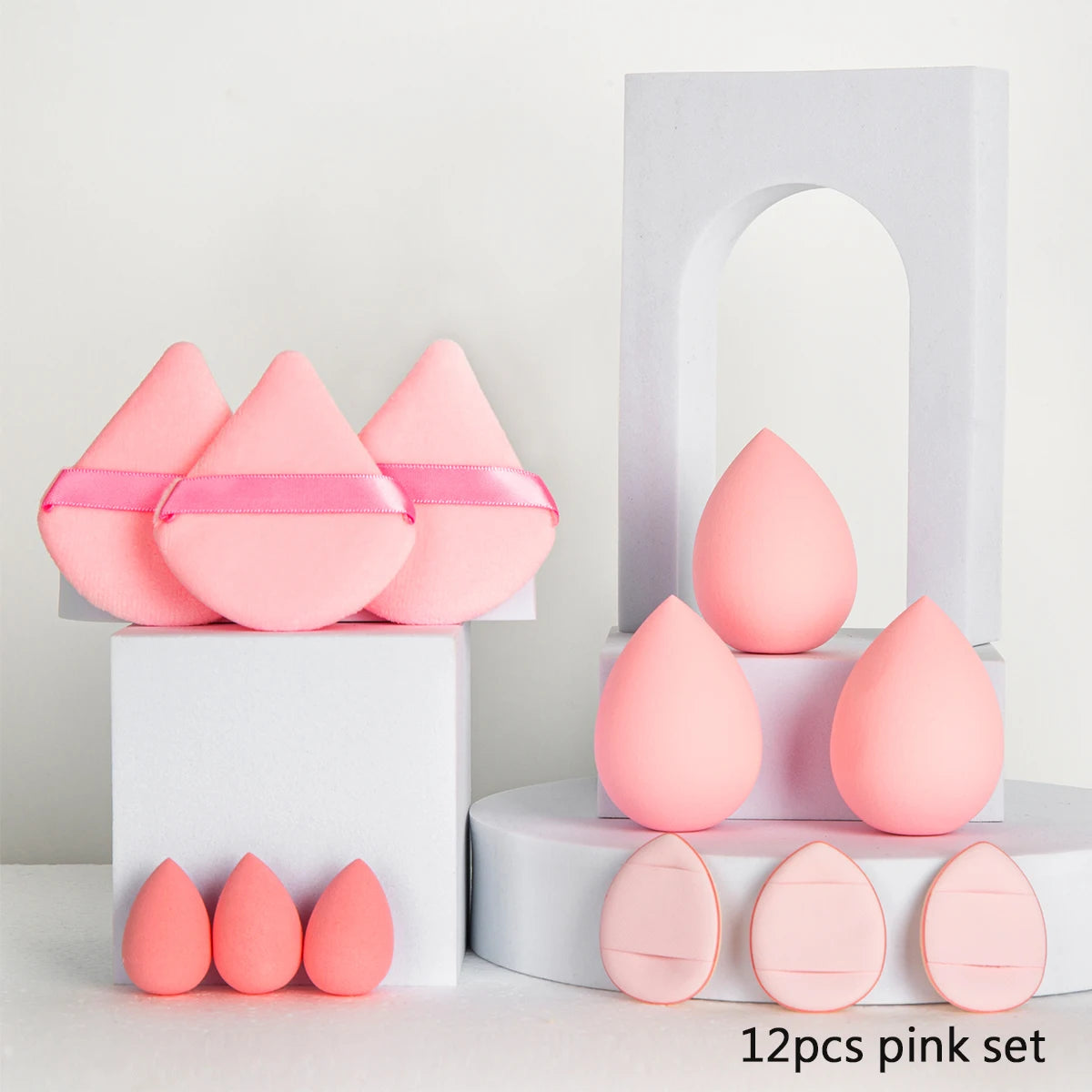 Ein wunderschönes roséfarbenes Make-up-Pinselset mit weichen Borsten und vielseitigen Accessoires – ideal für tägliche Beauty-Routinen.